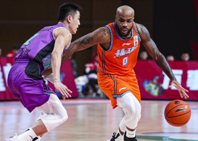 印第安纳步行者训练开放日；今夜扳平良机引欢呼；葡超在即；临场指挥获称赞